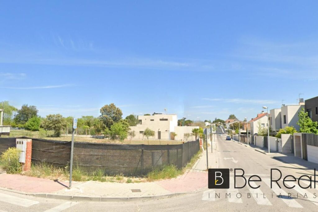 Foto suelo urbano en villanueva de la cañada con licencia y proyecto