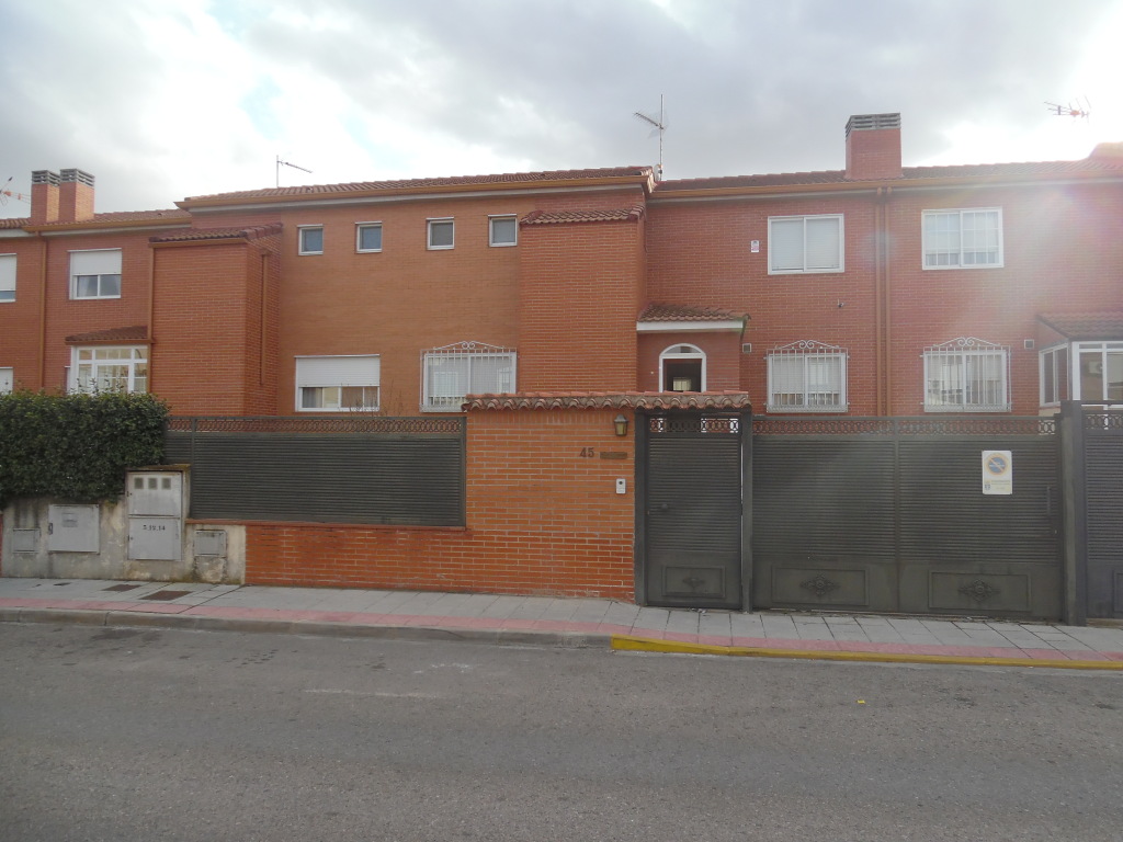 Chalet adosado 216 m2 4  de segunda mano - Adosada en Venta en Azuqueca De Henares Guadalajara VALLEHERMOSO