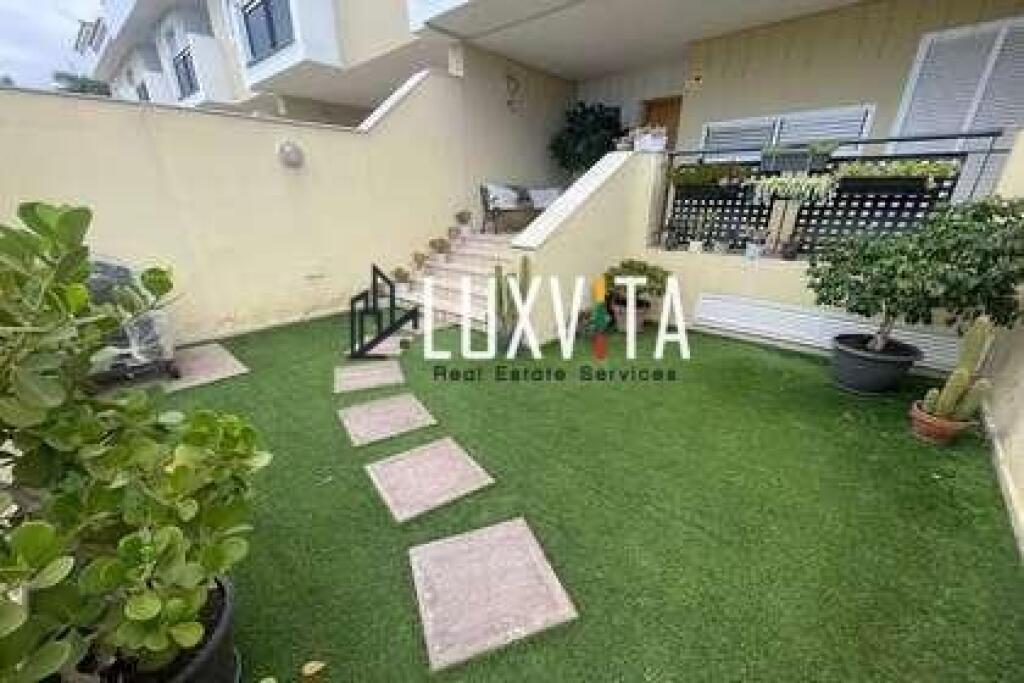 Foto chalet adosado en oasis fañabé cuatro dormitorios