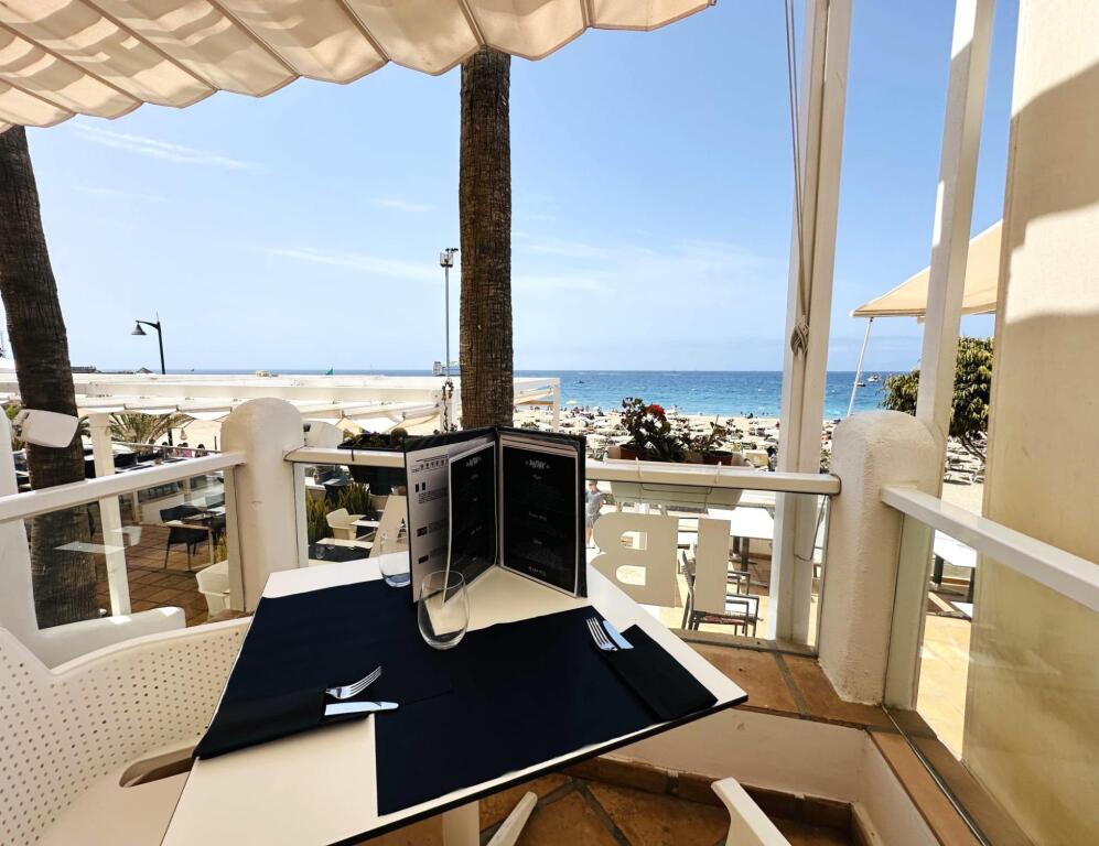 traspaso de restaurante en primera linea playa de los cristianos foto grande (2)