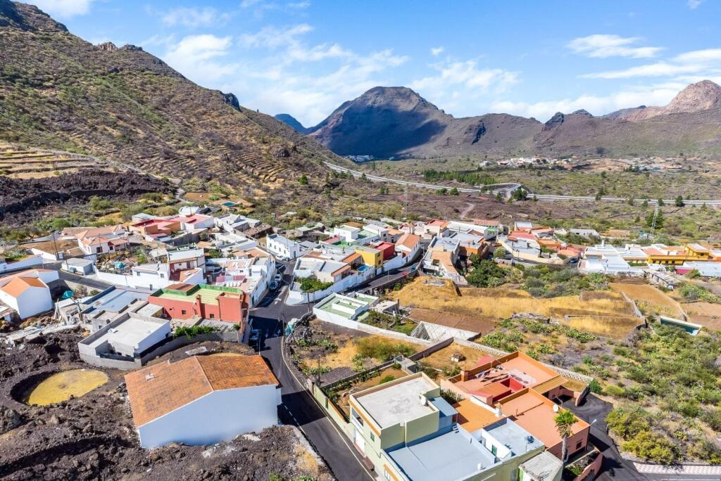 Televisores 40 pulgadas  de segunda mano - MAGNIFICA CASA VACACIONAL DE 12 HABITACIONES EN SANTIAGO DEL TEIDE