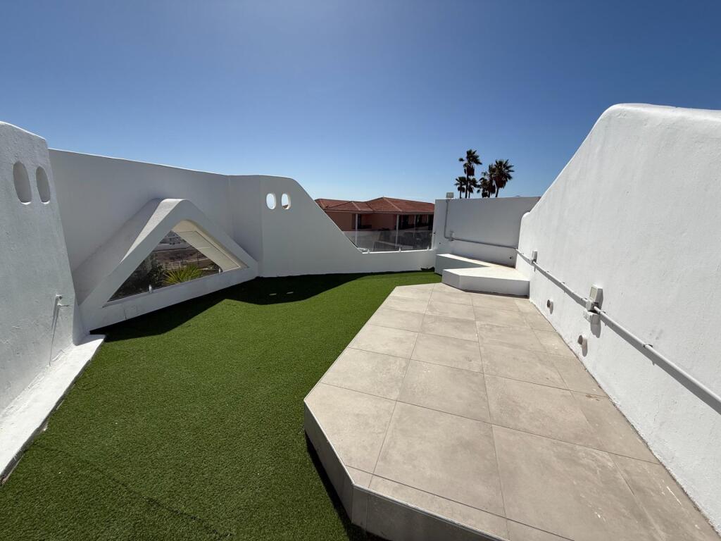 Foto ¡oportunidad única en amarilla golf, tenerife sur!