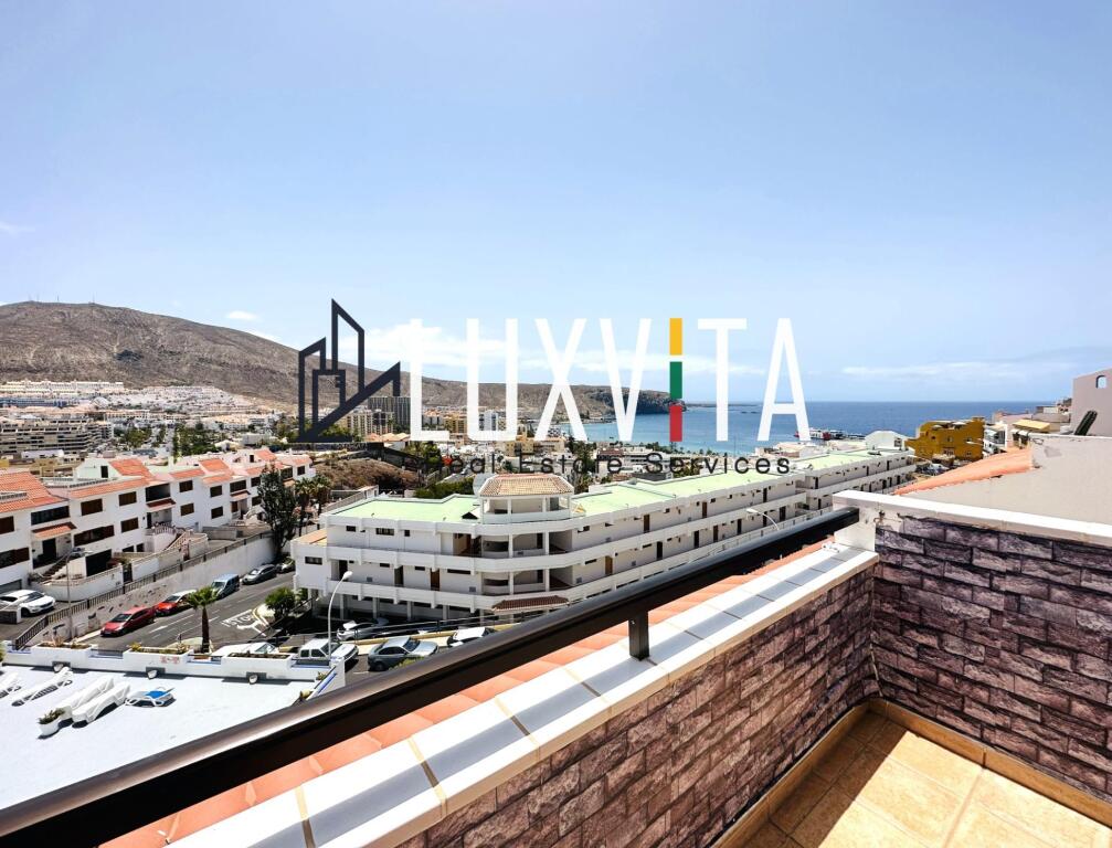 Foto dos apartamentos en uno con tres dormitorios, dos terrazas y vistas al mar en los cristianos