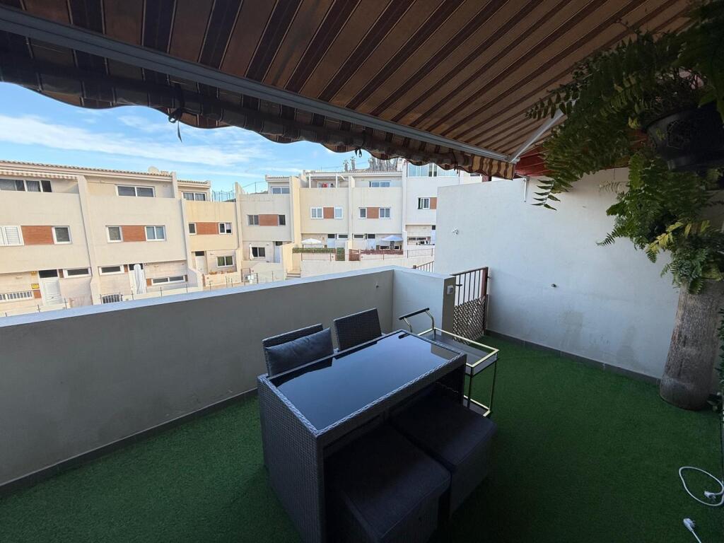 exclusivo chalet adosado con espectaculares vistas al mar en los cristianos foto grande (2)