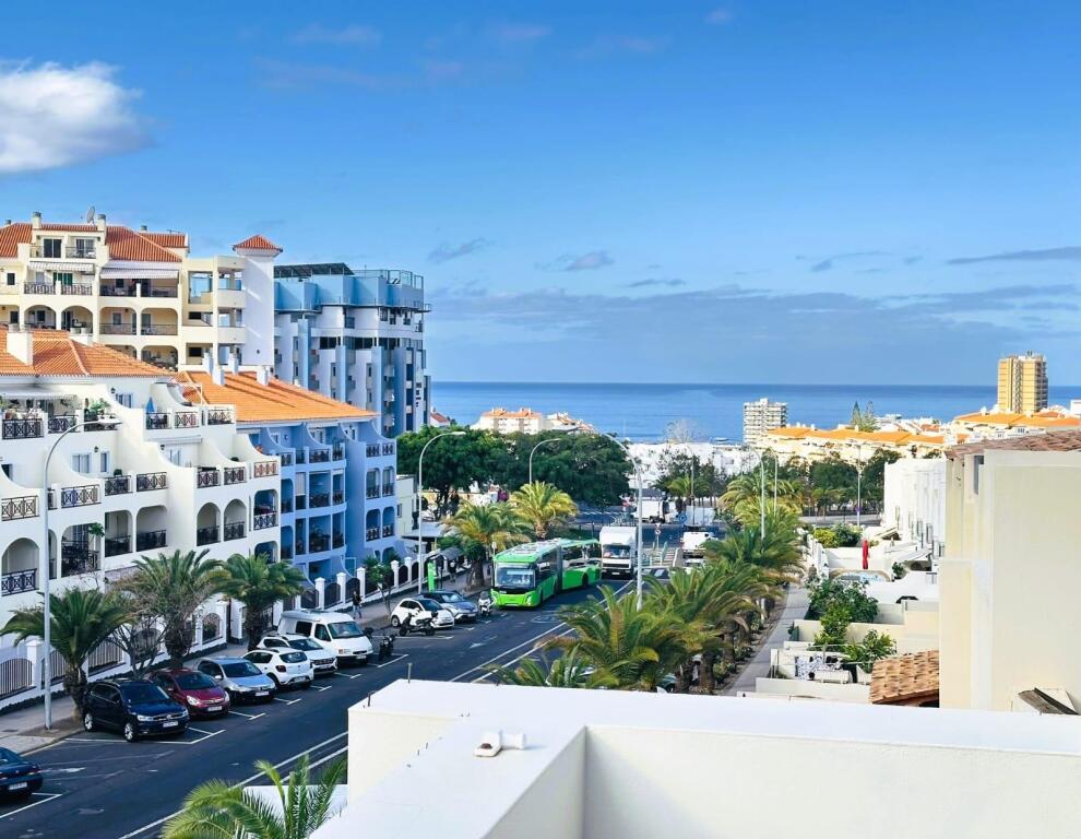 Foto exclusivo chalet adosado con espectaculares vistas al mar en los cristianos
