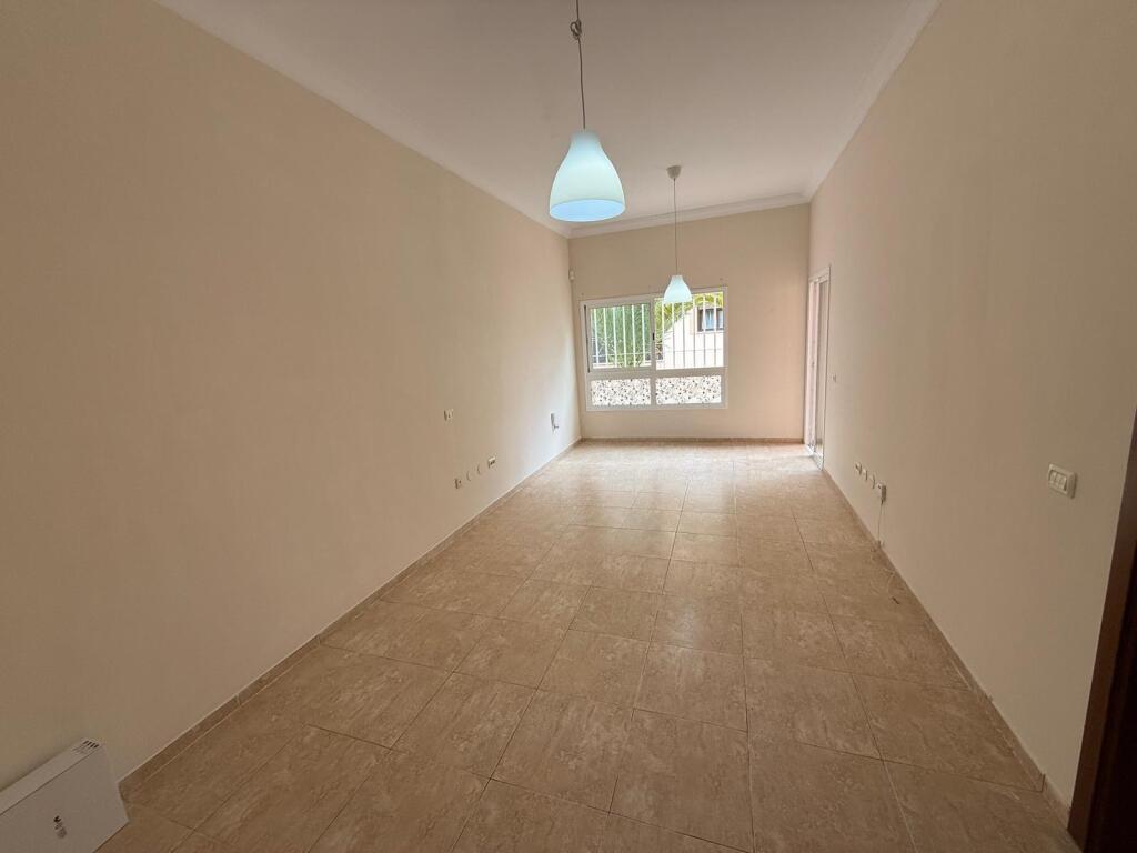 magnifico apartamento de tres dormitorios en parque de la reina foto grande (3)