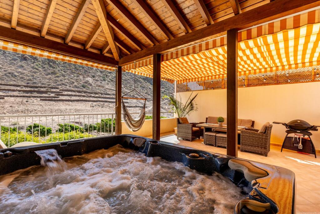 exclusiva villa en el rincón, los cristianos – vistas al mar, terrazas y jacuzzi privado foto grande (2)