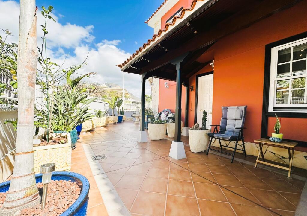 exclusivo chalet adosado en adeje foto grande (3)