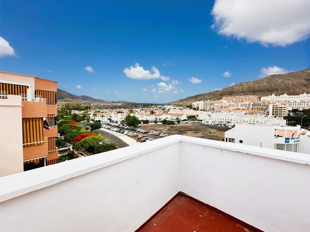 Foto atico duplex en el centro de los cristianos con vistas al mar