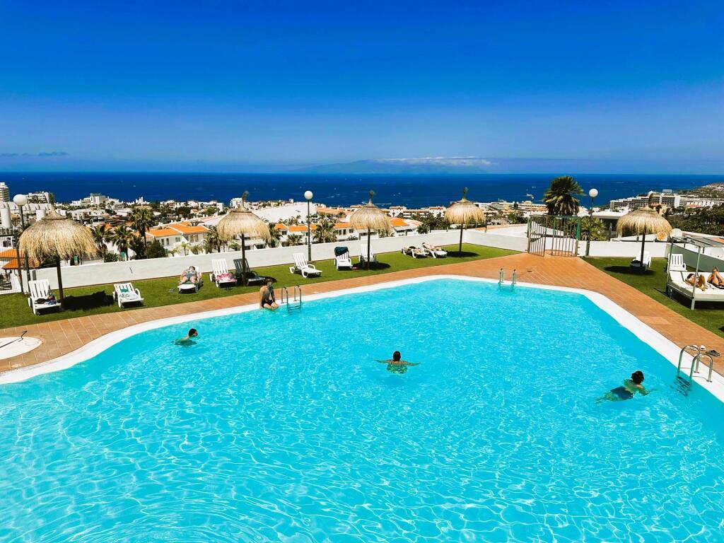 Foto encantador estudio con terraza y vista al mar en torviscas