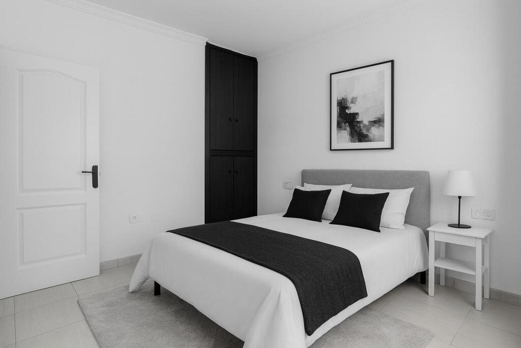 Foto apartamento de 2 dormitorios en venta en playa de las américas – vistas a la piscina, ascensor y cancha de tenis