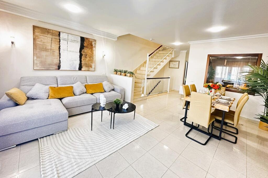 ¡Dúplex de Lujo en el Corazón de Los Cristianos!