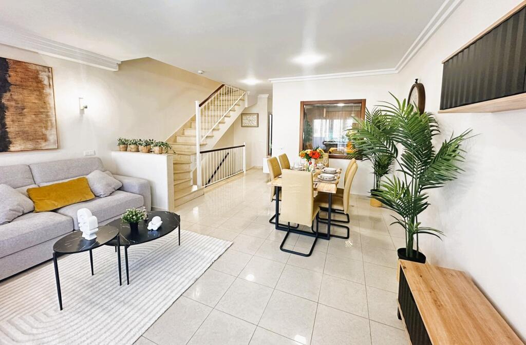 ¡Dúplex de Lujo en el Corazón de Los Cristianos!