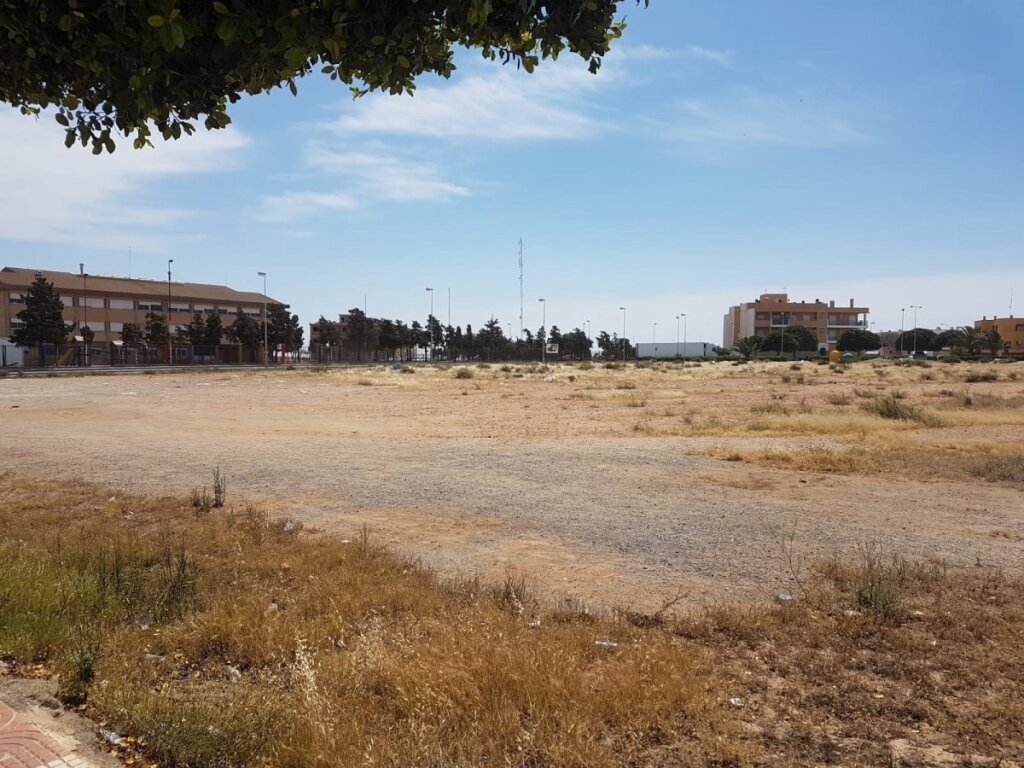 2 parcelas en venta juntas o por separado que se puede construir viviendas unifamiliares foto grande (3)