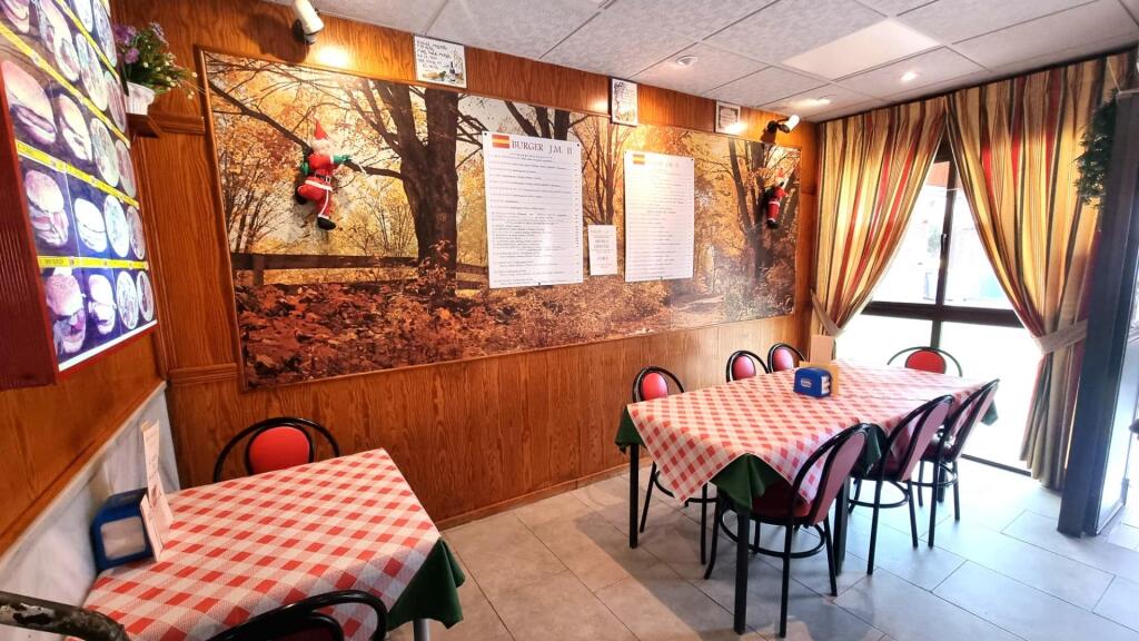 restaurante burger en plena actividad foto grande (2)