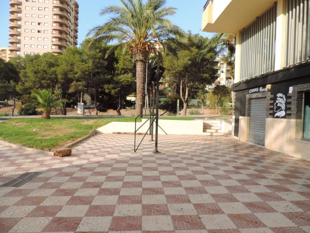 local comercial muy bien ubicado en aguadulce almeria zona centro sur foto grande (2)