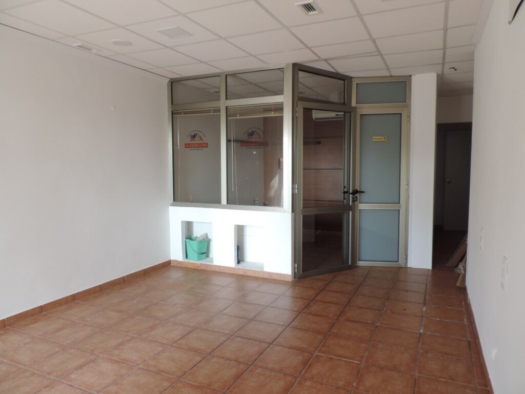 local comercial muy bien ubicado en aguadulce almeria zona centro sur foto grande (3)