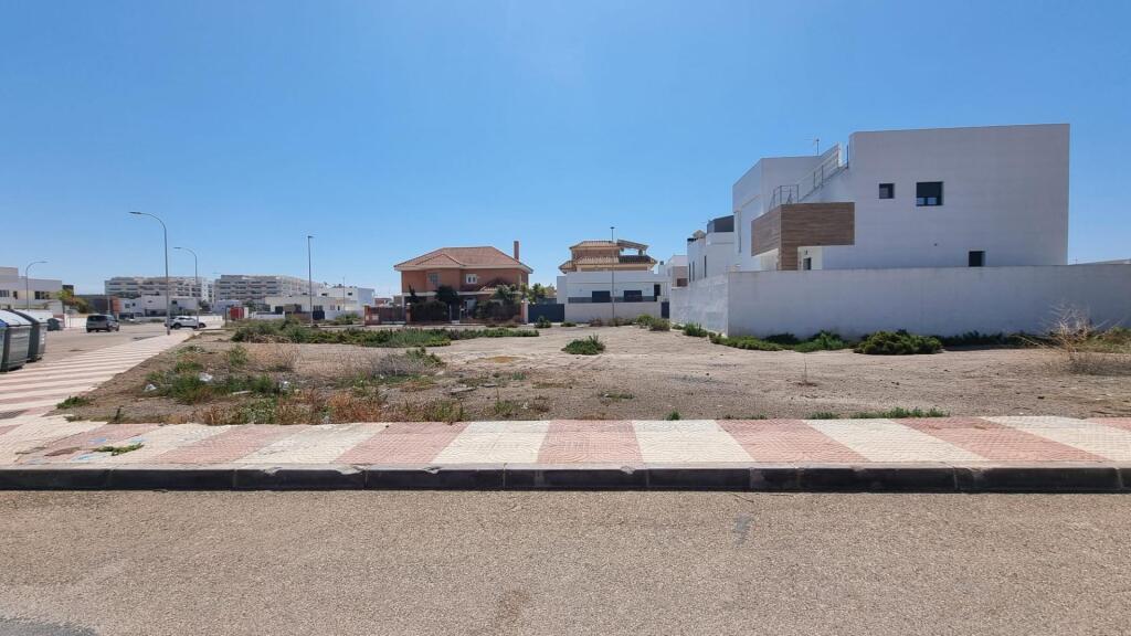 Venta terreno  de segunda mano - Parcela en Venta en Roquetas De Mar Almería