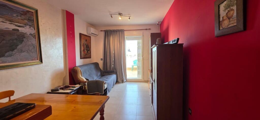 Exclusivo Ático con Terraza Orientación Sur en el Corazón de Roquetas de Mar