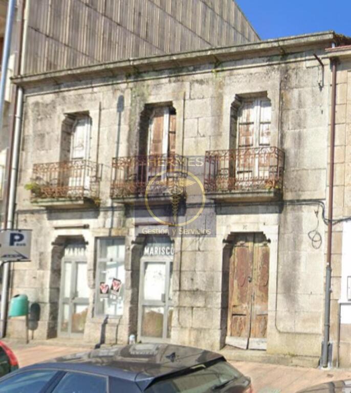 Foto se vende edificio en tui.