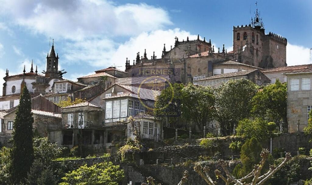 Foto casa en venta casco historico de tui con vistas al rio miño.