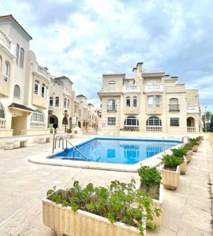 Foto casa-chalet en venta en torrevieja alicante