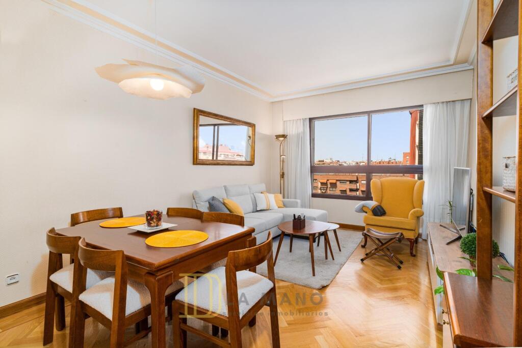 ESPECTACULAR VIVIENDA CON VISTAS PANORÁMICAS, GARAJE DOBLE Y PISCINA