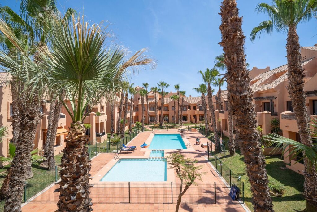 Dúplex Ático de 3 Dormitorios con Vistas a la Piscina en Nueva Ribera Beach Club