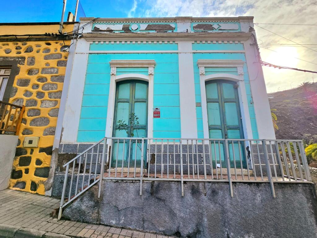 SE VENDE CASA CON FINCA EN CASA AYALA