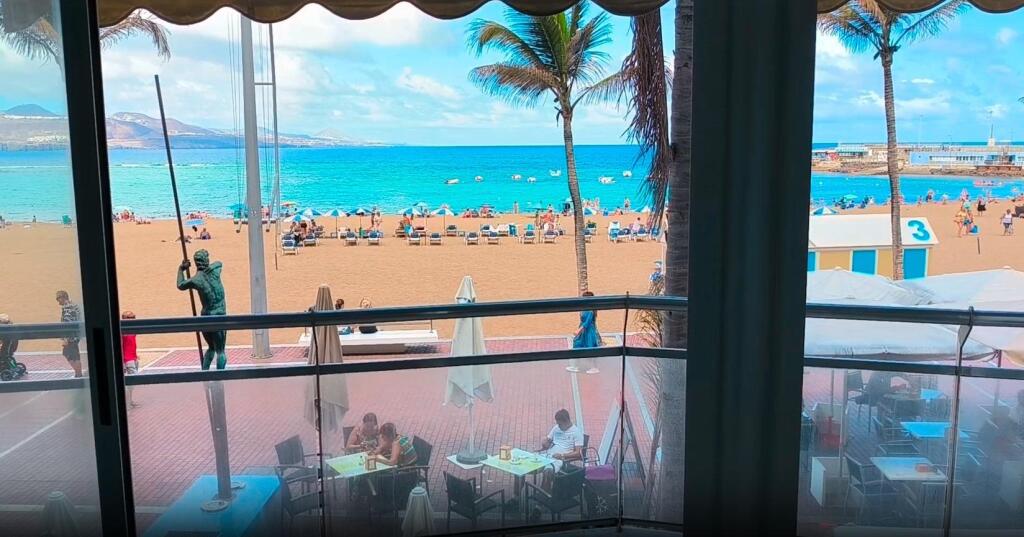PISO ÚNICO EN PRIMERA LÍNEA DE LA PLAYA DE LAS CANTERAS, ISLAS CANARIAS, ESPAÑA
