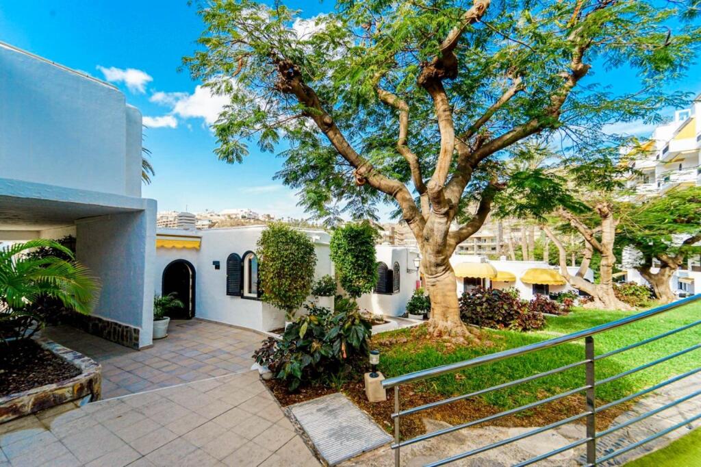 Viva cerca del mar y de la playa de Anfi – bungalow en el complejo Aquamarina