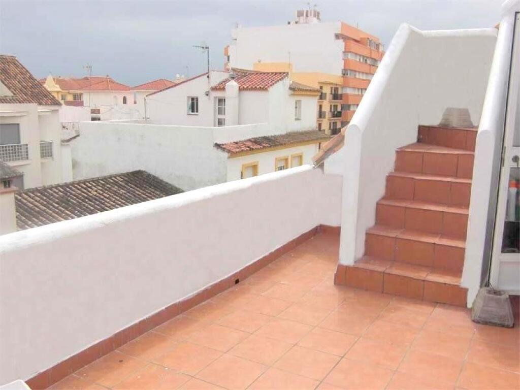 ESPECTACULAR ÁTICO CON SOLARIUM Y TERRAZA, ¡BUENA UBICACIÓN!