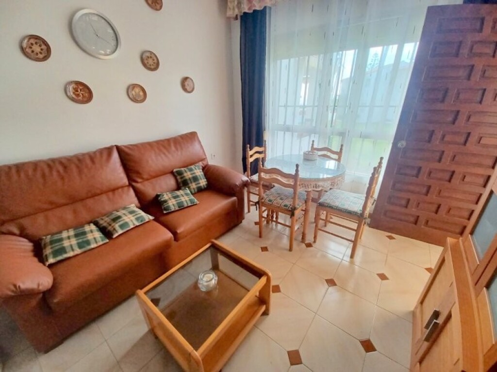 EN VENTA BAJO EN PRIMERA LNEA DE PLAYA EN SABINILLAS