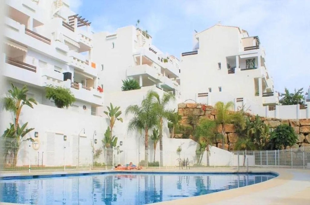 CON BUENA TERRAZA, FABULOSA VIVIENDA DE 3 DORMITORIOS EN ZONA TRANQUILA