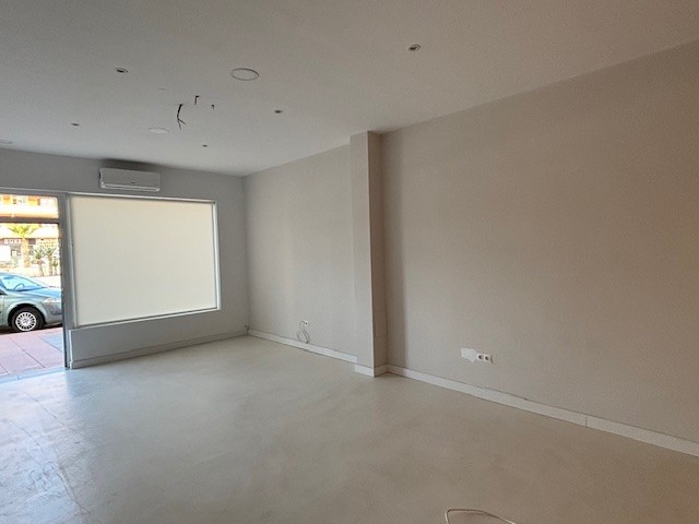 ESTUPENDO LOCAL A ESTRENAR CON MUCHAS POSIBILIDADES, ¡VENGA A VERLO!