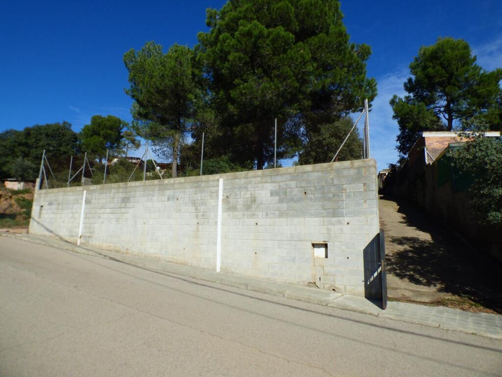 Foto terreno urbano en castellnou de bages semiplano de 854m2