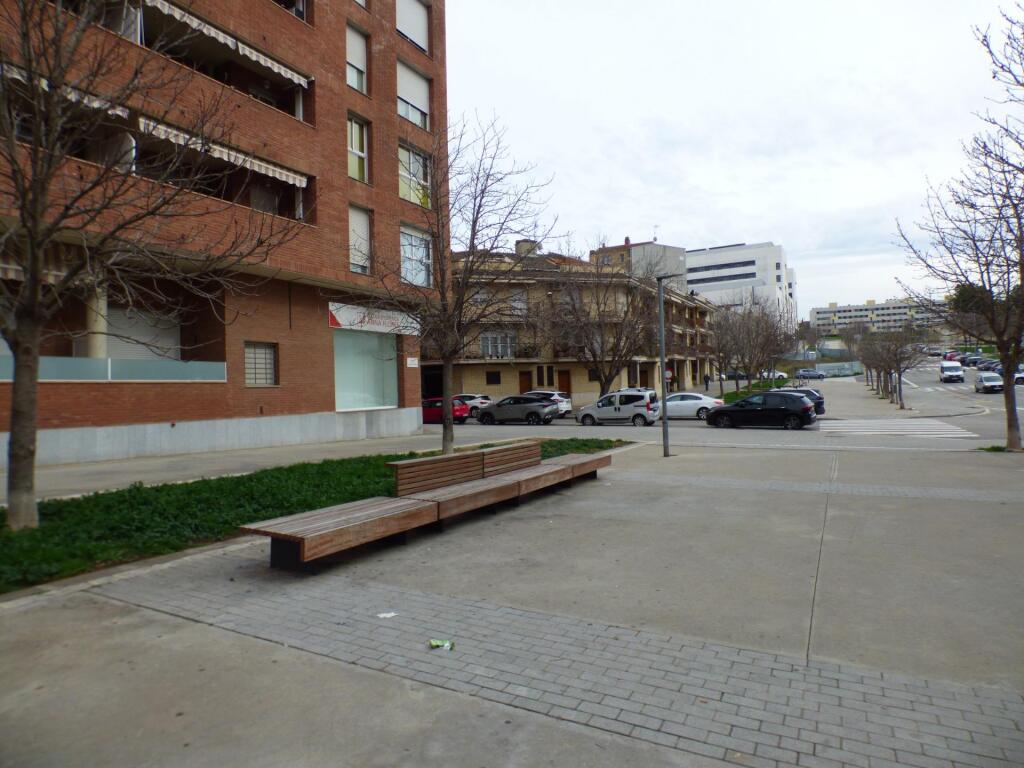 local comercial en alquiler en la zona de oms i de prat foto grande (1)
