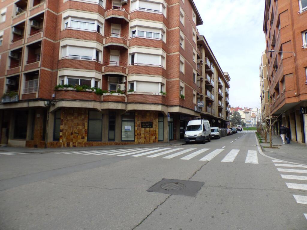 local comercial esquinero en la zona de poble nou foto grande (2)