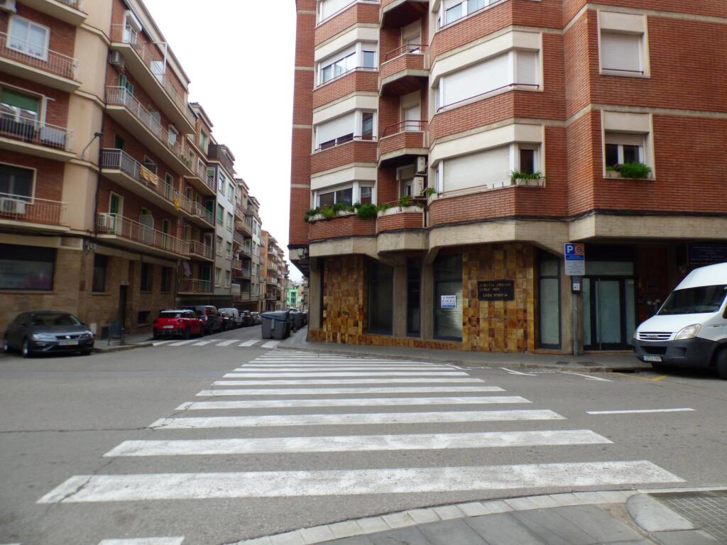 local comercial esquinero en la zona de poble nou foto grande (3)