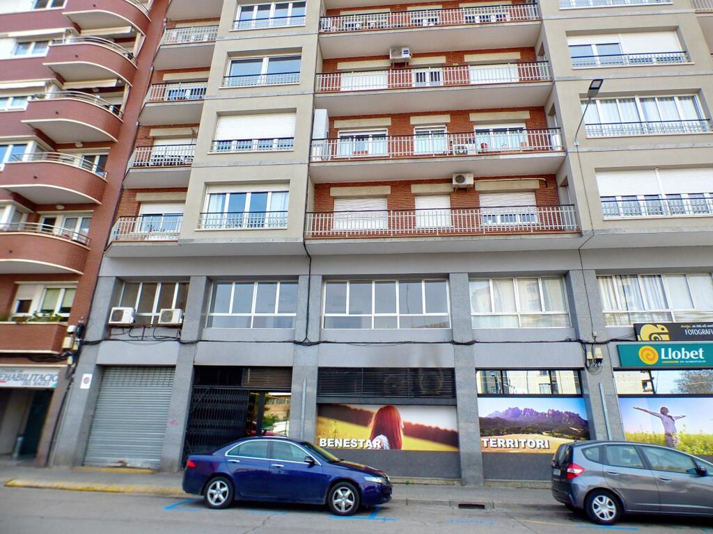 Foto oficina en primera linea del passeig de pere iii con muchas posibilidades