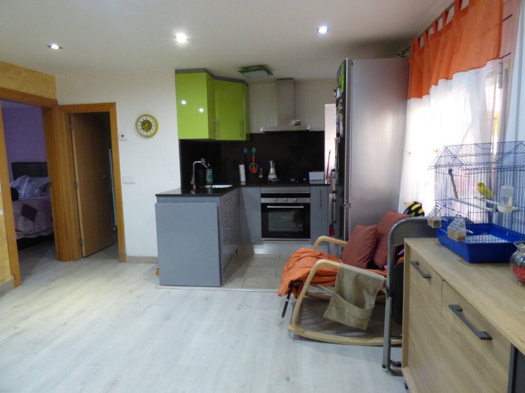 Foto planta baja reformada en venta con inquilino en sallent rentabilidad más de 6 %