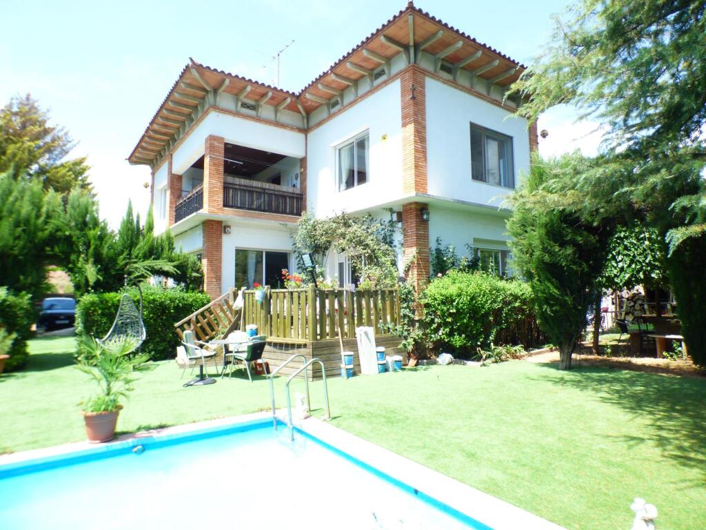 Foto ✨ vive el lujo natural: exclusiva casa independiente en sant salvador de guardiola con piscina, jardín y 2.600 m² de parcela privada