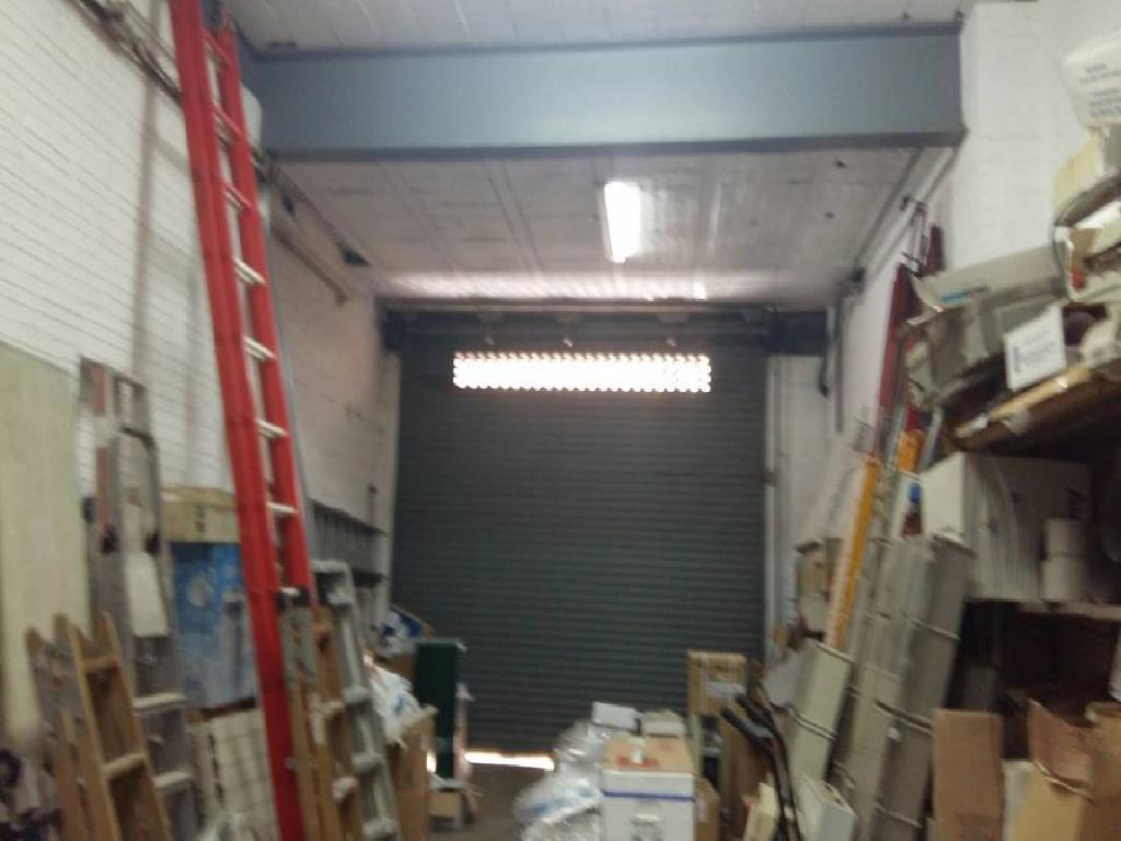 Foto local comercial en venta diáfano con tienda, almacén y oficina en zona oms i de prat