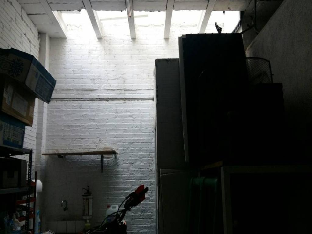local comercial en venta diáfano con tienda, almacén y oficina en zona oms i de prat foto grande (3)