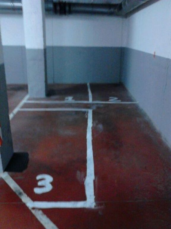 Foto plaza de párking mediana en venta zona bases de manresa.