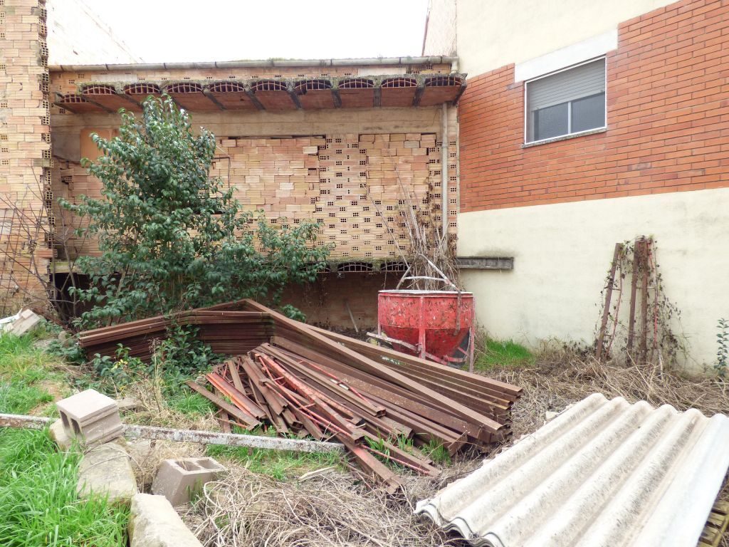 Foto solar en venda con construcción por acabar, de 174m2 en balsareny
