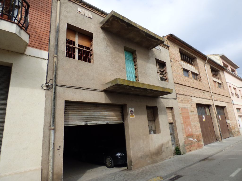 solar en venda con construcción por acabar, de 174m2 en balsareny foto grande (3)