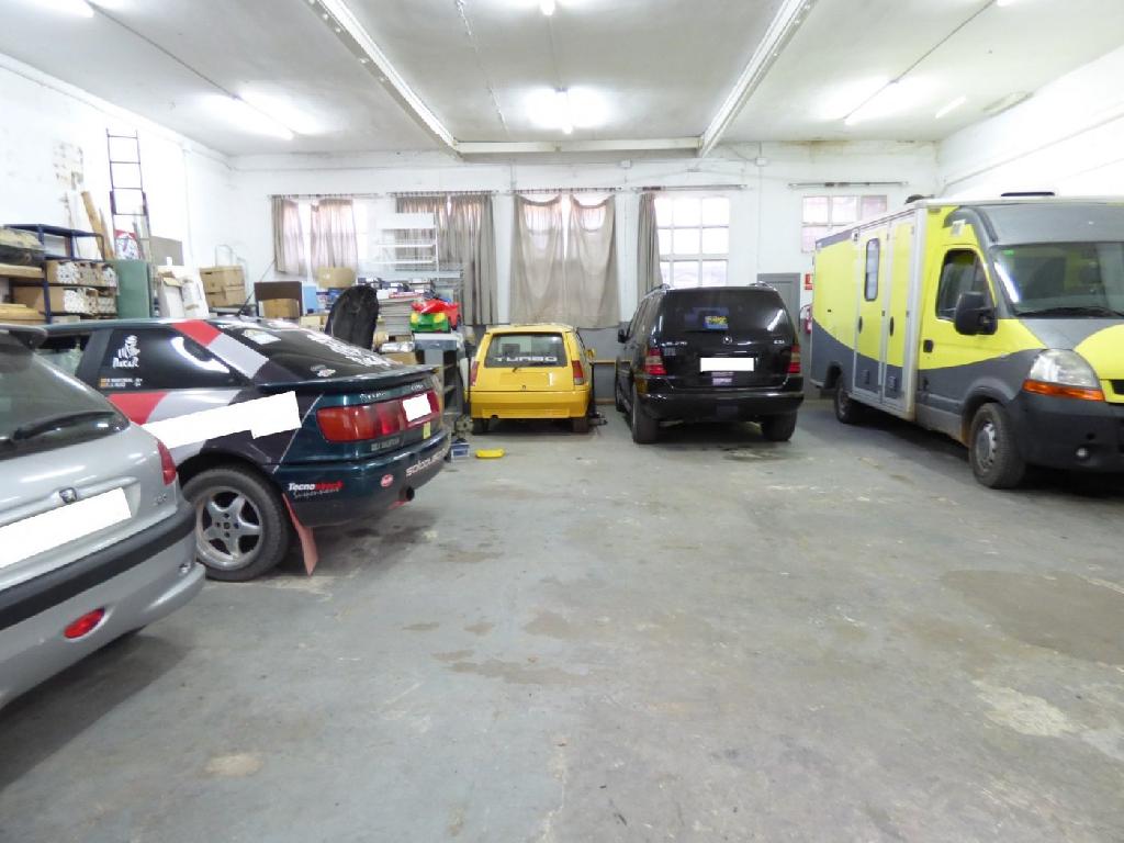 Foto nave industrial en venta en el casco urbano de manresa apta para edificar
