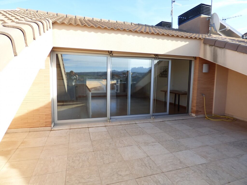 impresionante casa con ascensor en manresa ideal para familias numerosas en venta foto grande (2)