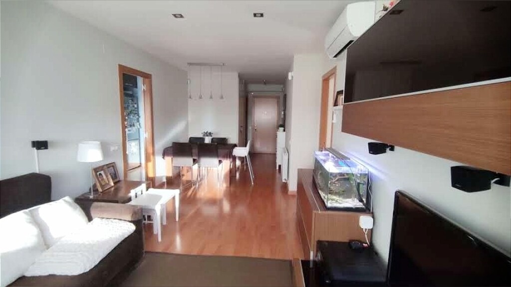 Foto piso seminuevo en venta de tres habitaciones con parking en sant vicenç de castellet.
